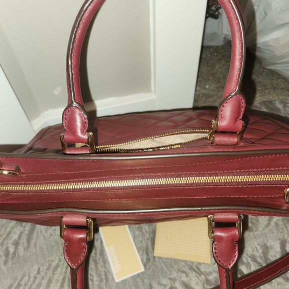 Michael Kors Quilted Selma Bag Satchel in Claret - Picture 4 of 12